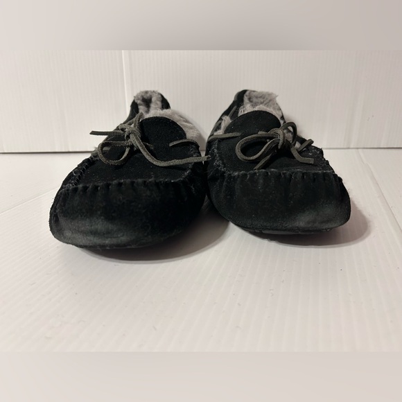 UGG S/N 1003390 black leather sheepskin-lined slippers mens size 13 main image 9